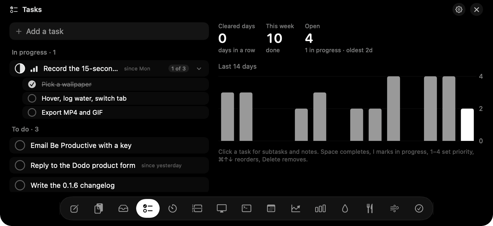 Tasks in the notch: in progress and to do on the left, stats or the selected task on the right.